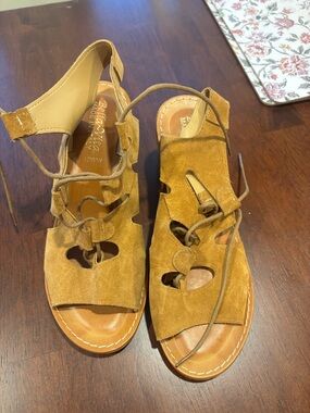 10WW Bella Vita Suede Lace-Up Sandals in Tan